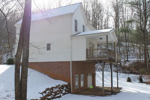 one car garage in lower level