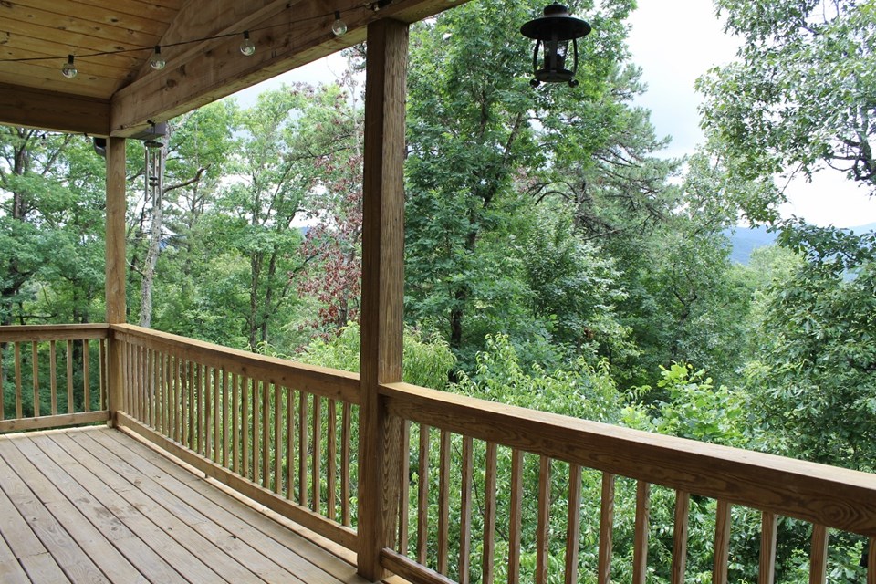 covered deck for entertaining off dining area
